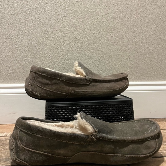 UGG Men's slippers size 12 - Picture 1 of 6